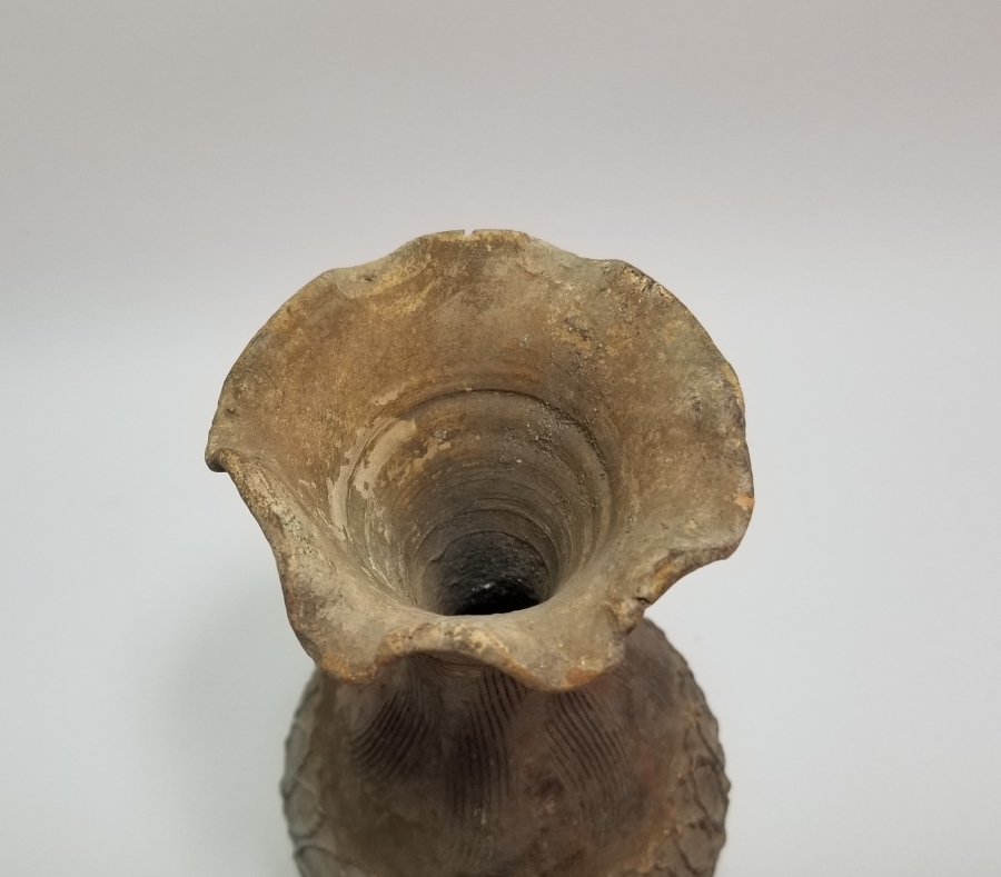 KABARTMA İŞÇİLİKLİ EL YAPIMI ANTİKA TOPRAK VAZO