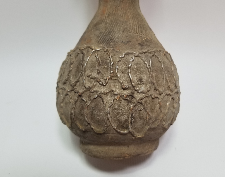 KABARTMA İŞÇİLİKLİ EL YAPIMI ANTİKA TOPRAK VAZO