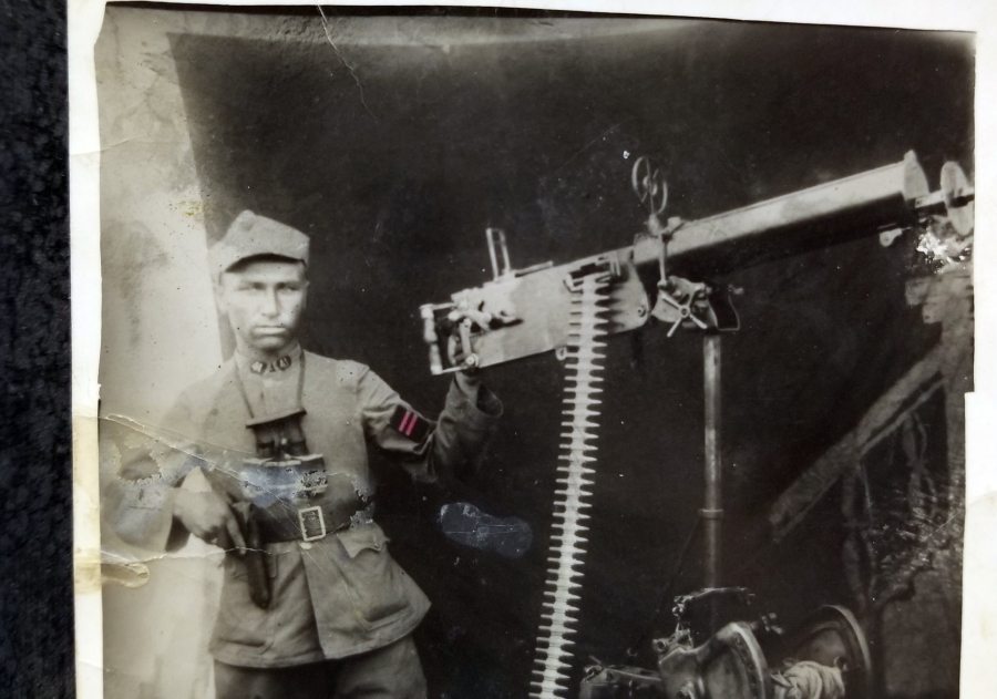 MAKİNELİ TÜFEK BAŞINDA CUMHURİYET BAŞLARI ASKER FOTOĞRAFI