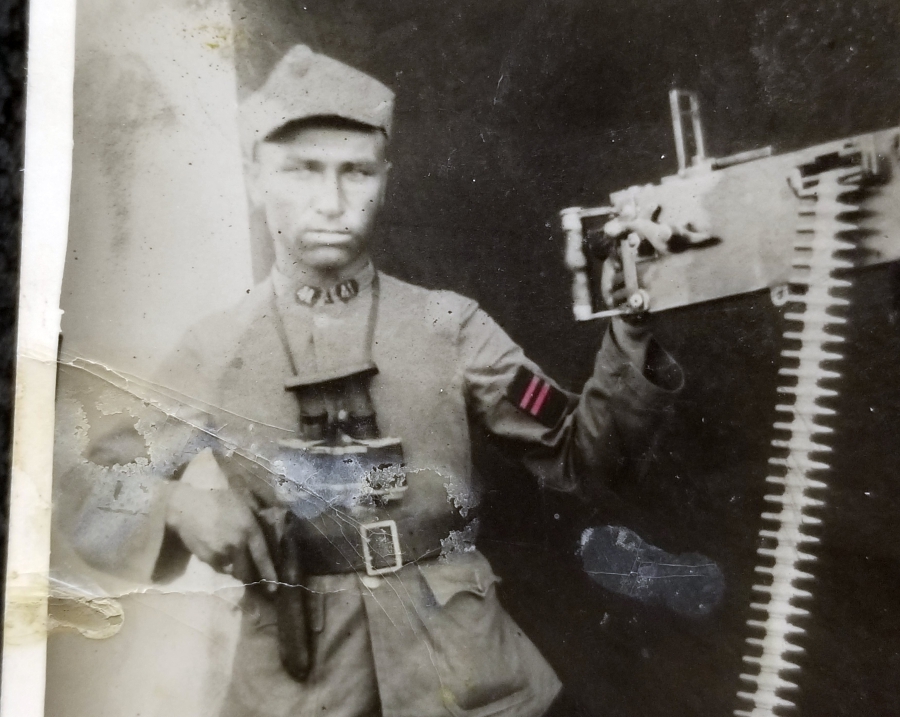 MAKİNELİ TÜFEK BAŞINDA CUMHURİYET BAŞLARI ASKER FOTOĞRAFI