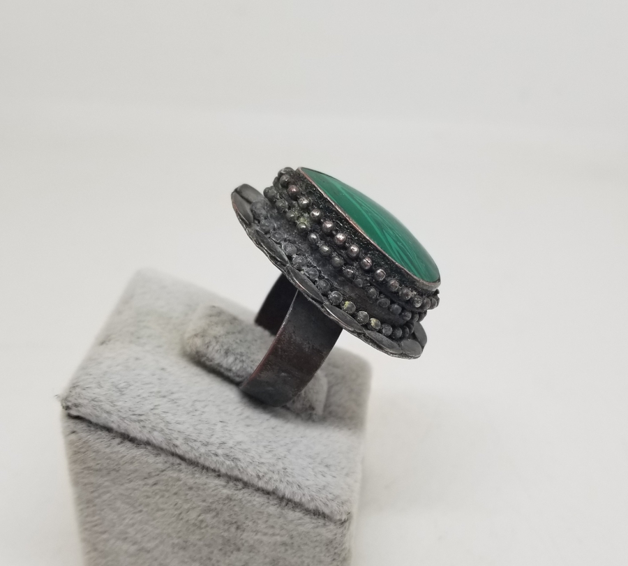 ÜZERİ DOĞAL TAŞLI KABARTMA İŞÇİLİKLİ TÜRKMEN YÜZÜK