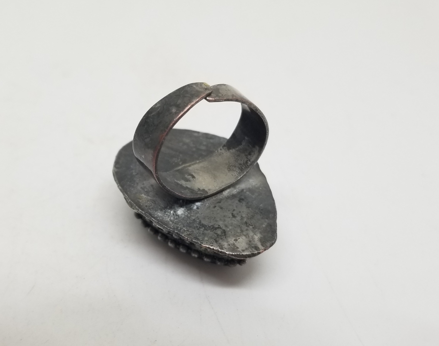 ÜZERİ DOĞAL TAŞLI KABARTMA İŞÇİLİKLİ TÜRKMEN YÜZÜK