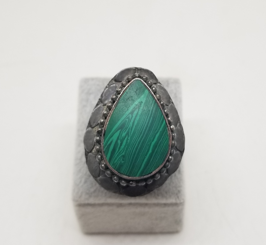 ÜZERİ DOĞAL TAŞLI KABARTMA İŞÇİLİKLİ TÜRKMEN YÜZÜK