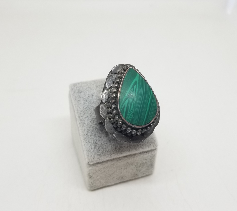 ÜZERİ DOĞAL TAŞLI KABARTMA İŞÇİLİKLİ TÜRKMEN YÜZÜK