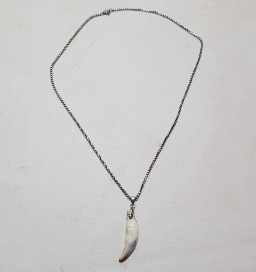 KURT DİŞİNDEN YAPILMIŞ ÖZEL YAPIM KOLYE