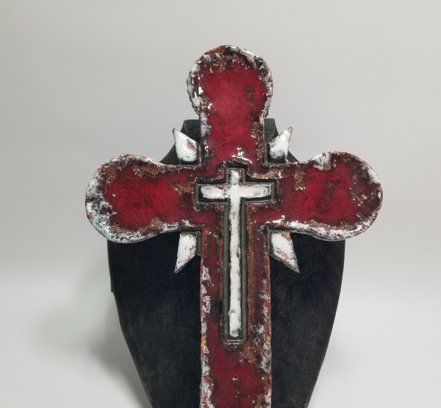 ARKASI SANATÇI İMZALI ÜZERİ SIRLI ANTİKA HAÇ FİGÜRÜ