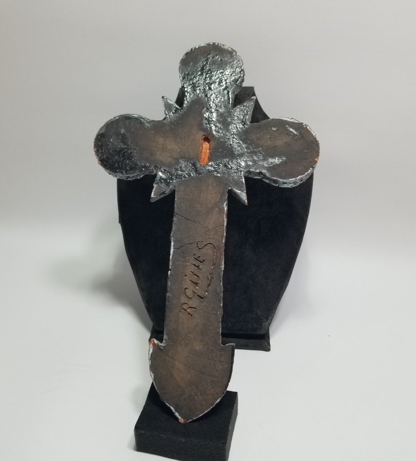 ARKASI SANATÇI İMZALI ÜZERİ SIRLI ANTİKA HAÇ FİGÜRÜ