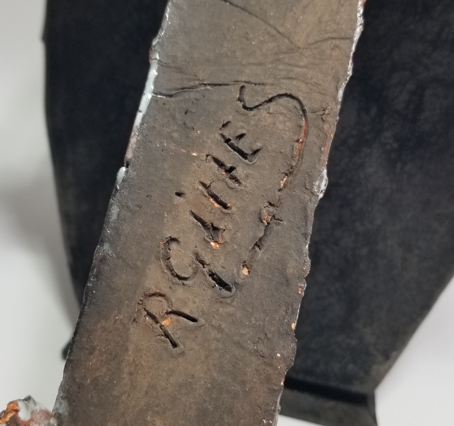 ARKASI SANATÇI İMZALI ÜZERİ SIRLI ANTİKA HAÇ FİGÜRÜ