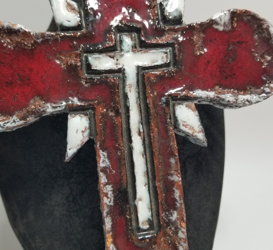 ARKASI SANATÇI İMZALI ÜZERİ SIRLI ANTİKA HAÇ FİGÜRÜ