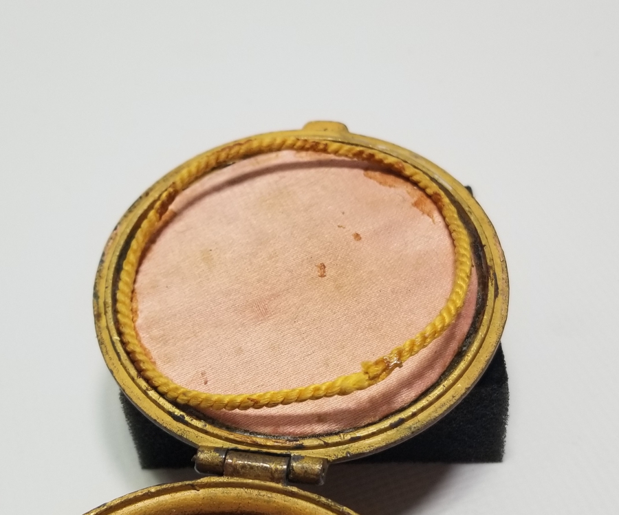 ANTİKA FRANSIZ GÜMÜŞ APLİKLİ VE KABARTMA İŞÇİLİKLİ KAPAKLI KUTU