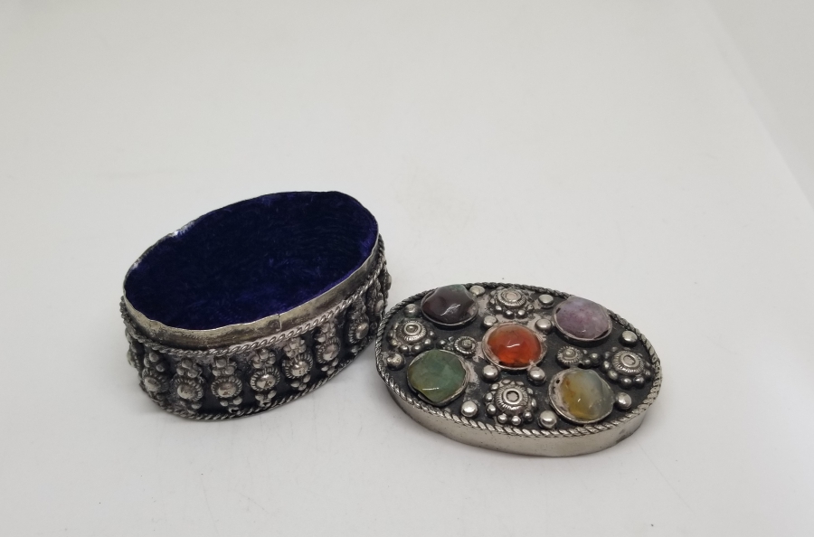 ÜZERİ DOĞAL TAŞLI ANTİKA KAPAKLI MÜCEVHER KUTUSU