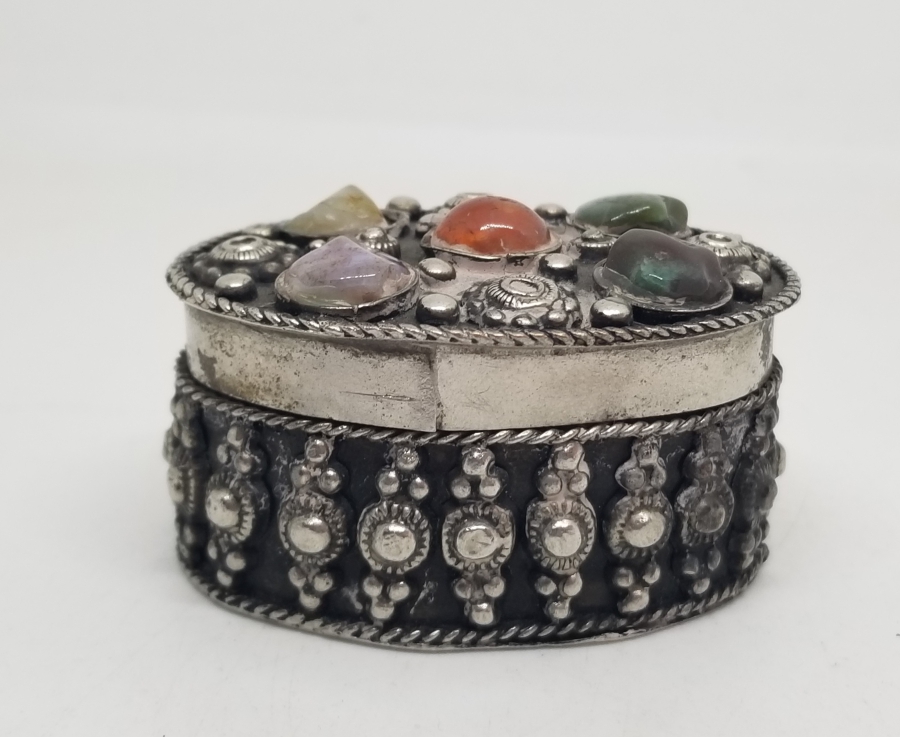 ÜZERİ DOĞAL TAŞLI ANTİKA KAPAKLI MÜCEVHER KUTUSU