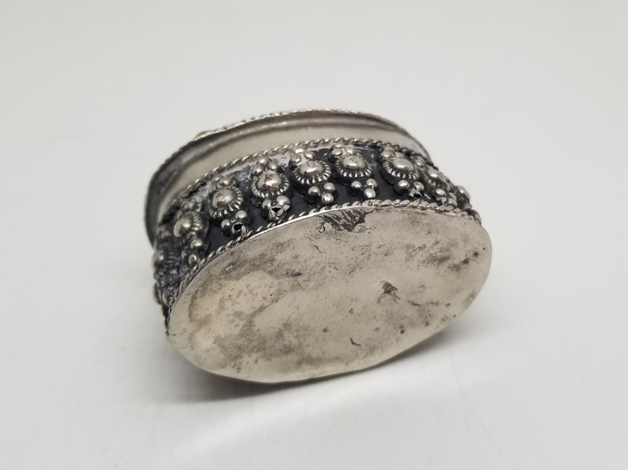 ÜZERİ DOĞAL TAŞLI ANTİKA KAPAKLI MÜCEVHER KUTUSU