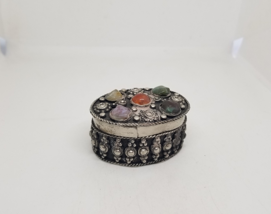 ÜZERİ DOĞAL TAŞLI ANTİKA KAPAKLI MÜCEVHER KUTUSU