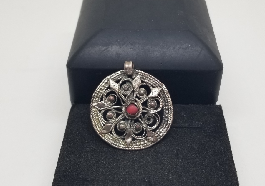 ÜZERİ MERCAN TAŞLI OSMANLI DÖNEMİ GÜMÜŞ KOLYE UCU