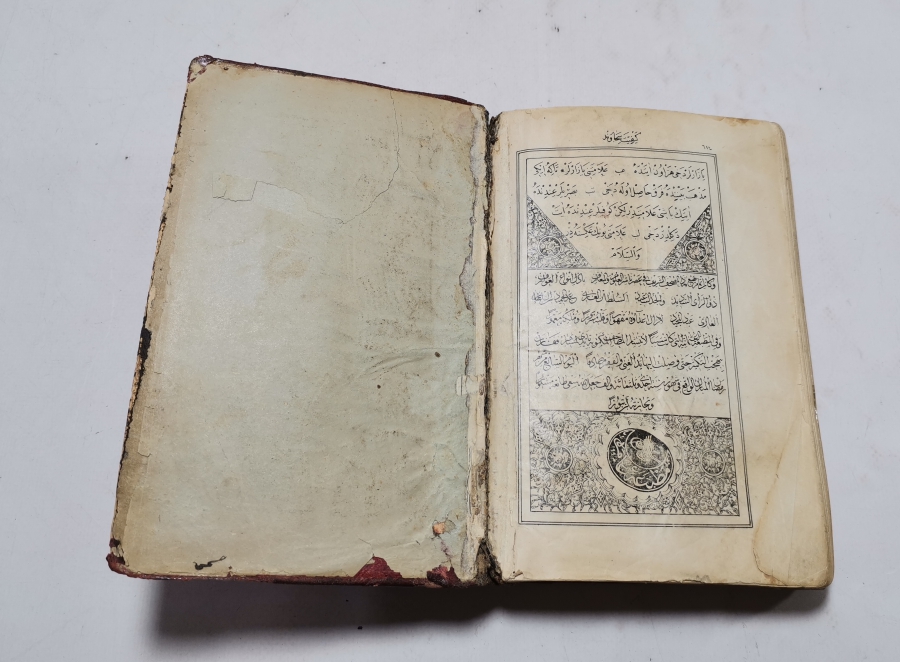 ABDÜLHAMİD HAN'IN HİMMETİYLE SARAY MATBAASI'NDA BASILMIŞ OSMANLI DÖNEMİ TAŞ BASKI NADİR KUR'AN-I KERİM