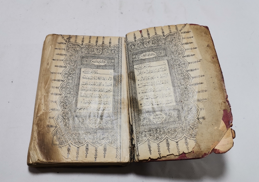 ABDÜLHAMİD HAN'IN HİMMETİYLE SARAY MATBAASI'NDA BASILMIŞ OSMANLI DÖNEMİ TAŞ BASKI NADİR KUR'AN-I KERİM