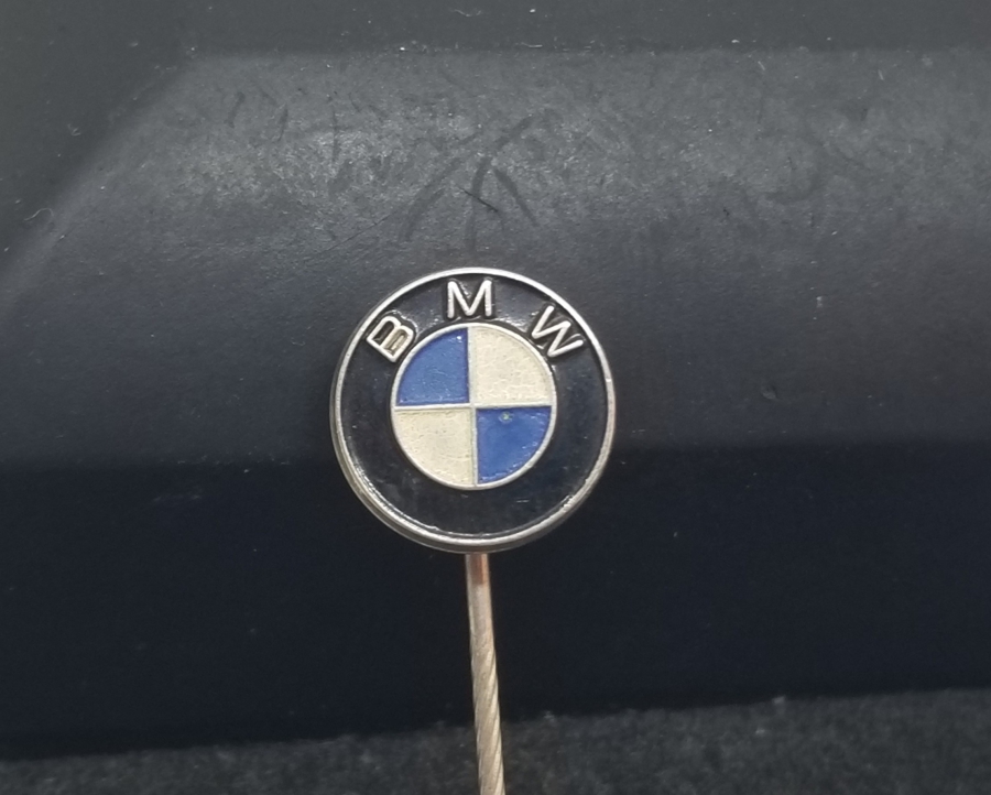 ÜZERİ MİNE İŞÇİLİKLİ GÜMÜŞ BMW ROZET