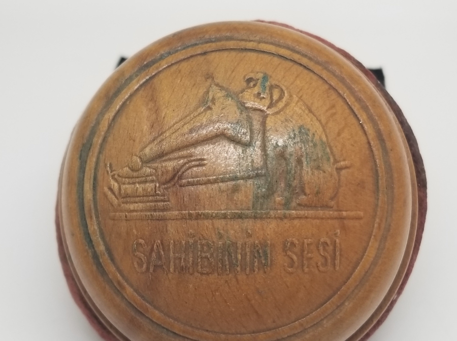 AHŞAP TUTMAÇLI SAHİBİNİN SESİ PLAK TEMİZLEME ALETİ