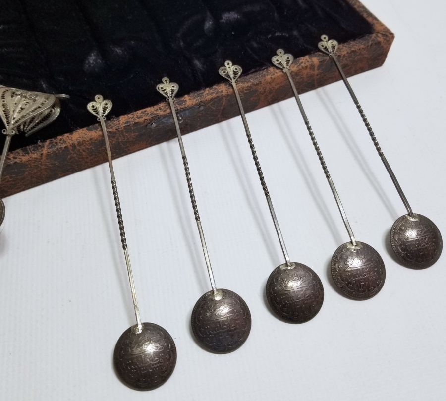 OSMANLI PARALARINDAN YAPILMIŞ ORİJİNAL KUTUSUNDA OSMANLI DÖNEMİ GÜMÜŞ ÇAY SETİ