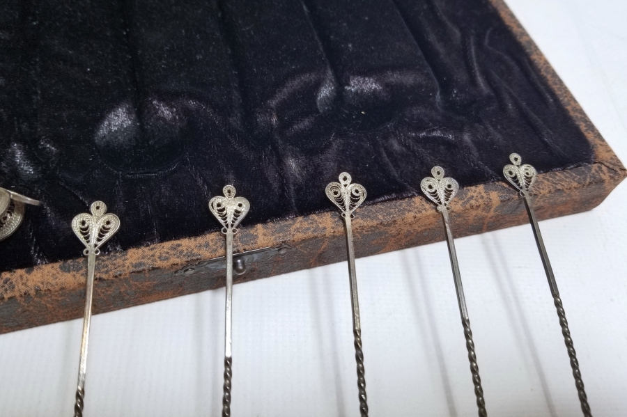 OSMANLI PARALARINDAN YAPILMIŞ ORİJİNAL KUTUSUNDA OSMANLI DÖNEMİ GÜMÜŞ ÇAY SETİ