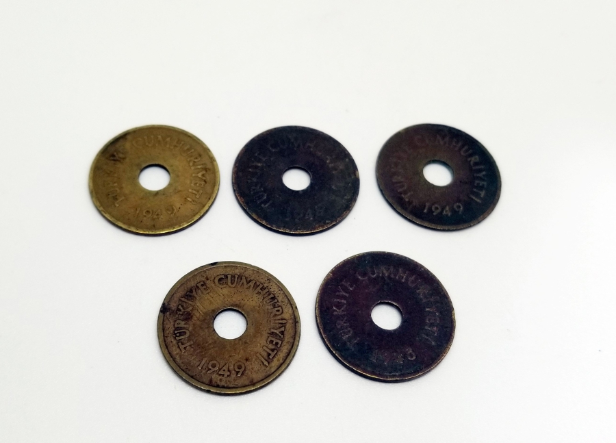 KOLEKSİYONLUK 1948-1949 YILI DELİKLİ 2.5 KURUŞ LOTU
