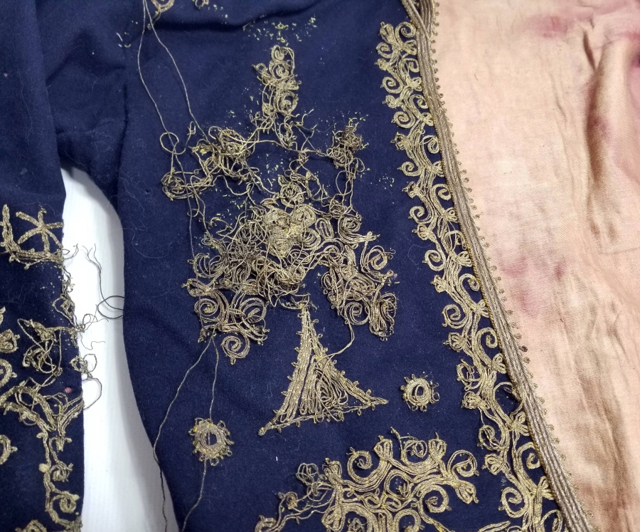 ÜZERİ AY YILDIZ FİGÜRLÜ OSMANLI DÖNEMİ ÇUHA DAMAT CEPKENİ