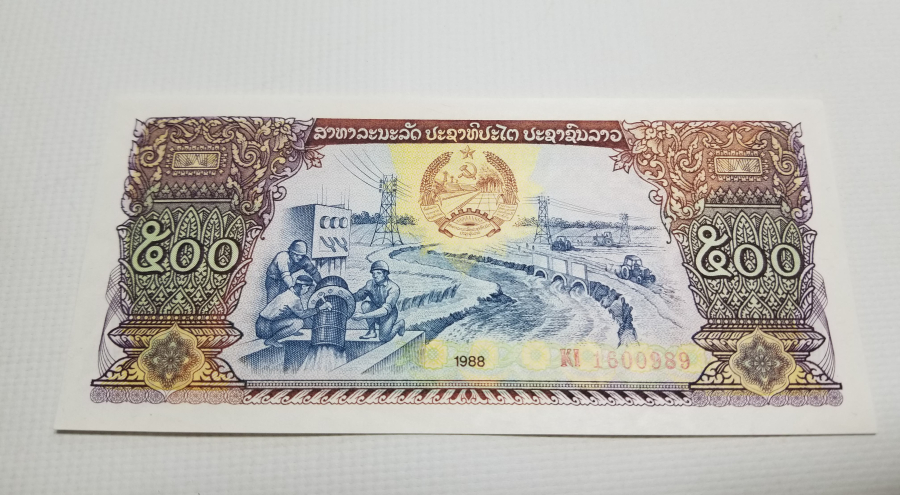 1988 YILI LAOS DEMOKRATİK HALK CUMHURİYETİ 500 KİP BANKNOT PARA