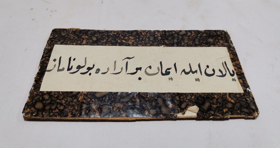 ÜZERİNDE YALAN İLE İMAN BİR ARADA BULUNMAZ YAZILI EL ÇEKME OSMANLI DÖNEMİ HAT LEVHA