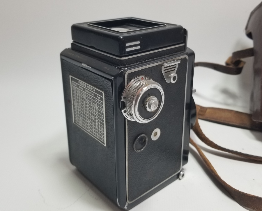 DERİ KILIFINDA ANTİKA FOTOĞRAF MAKİNESİ