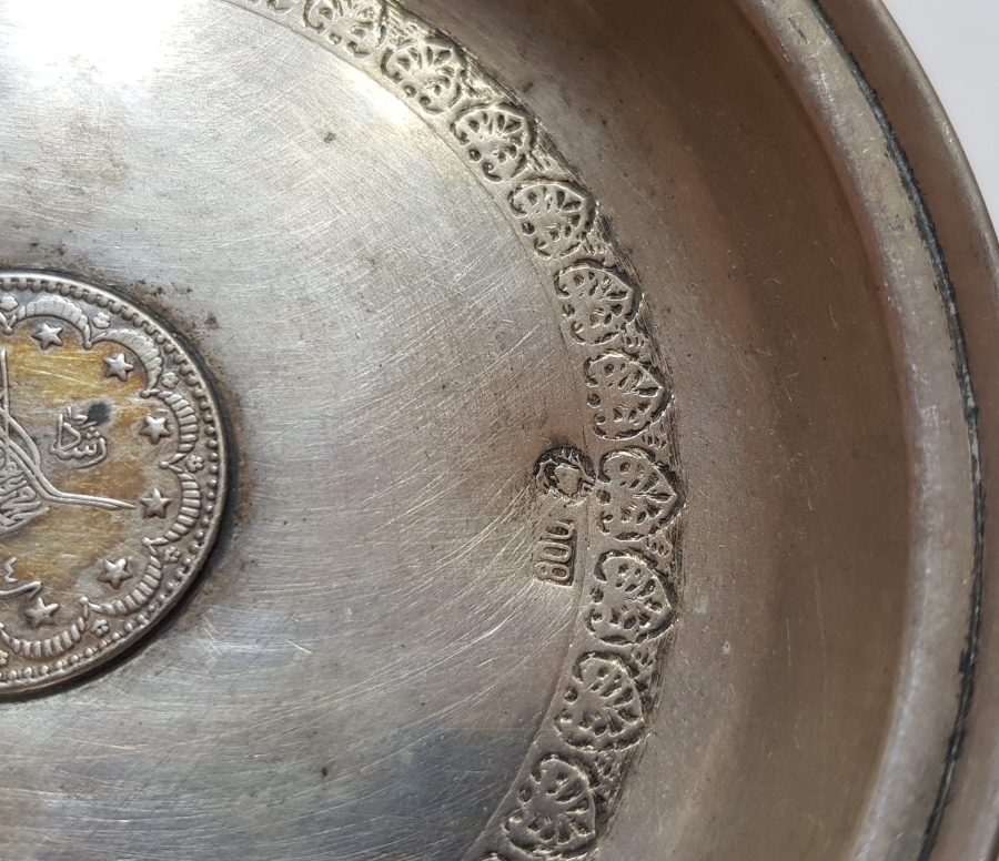 ORTASINDA OSMANLI PARASI BULUNAN ANTİKA GÜMÜŞ KINA TASI