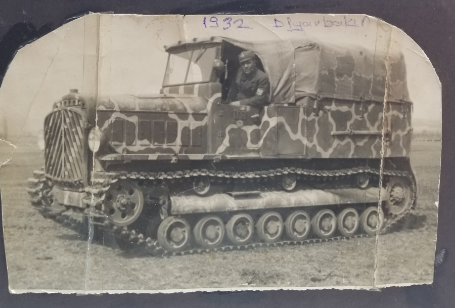 TANK ÜZERİNDE ASKERİMİZ GÖRSELLİ 1932 TARİHLİ FOTOĞRAF
