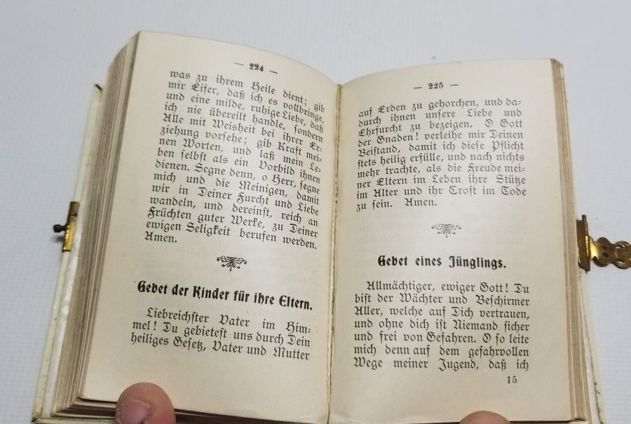 İÇİNDE RENKLİ GRAVÜRLER BULUNAN 1908 TARİHLİ NADİR İNCİL