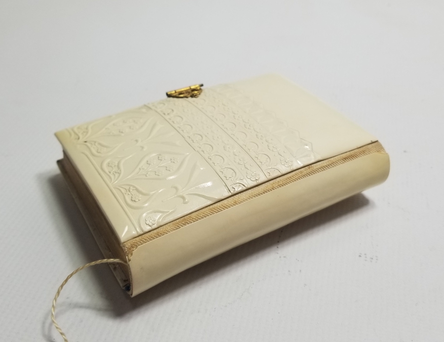 İÇİNDE RENKLİ GRAVÜRLER BULUNAN 1908 TARİHLİ NADİR İNCİL