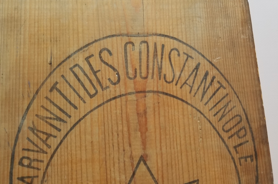 I.ARVANITIDES CONSTANTINOPLE YAZILI OSMANLI DÖNEMİ AHŞAP GAZ YAĞI SANDIĞI PARÇASI