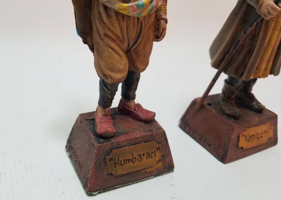 2 ADET DEKORATİF HUMBARACI VE YENİÇERİ FİGÜRÜ