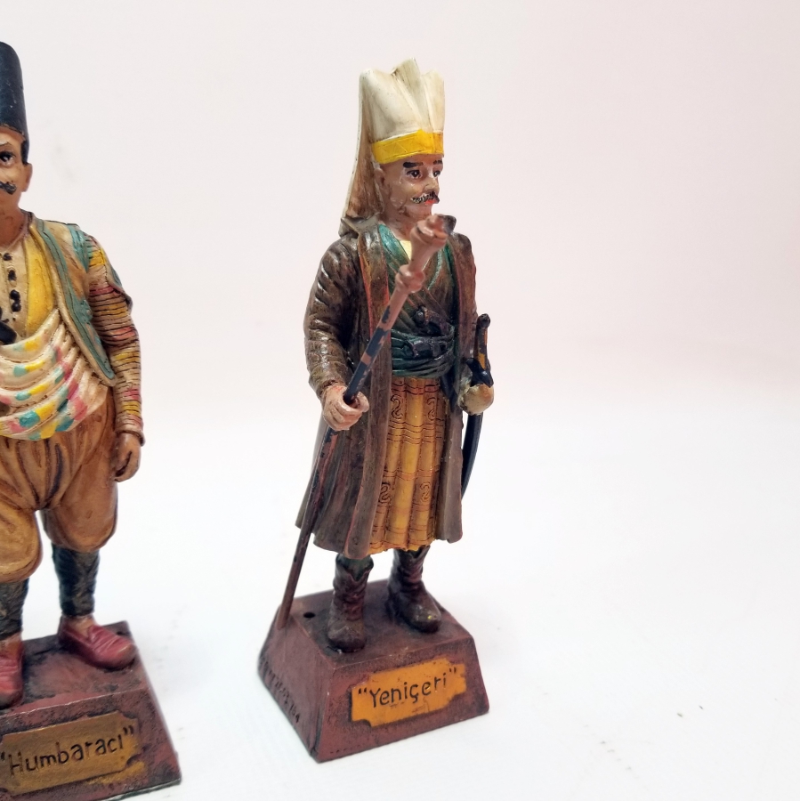 2 ADET DEKORATİF HUMBARACI VE YENİÇERİ FİGÜRÜ