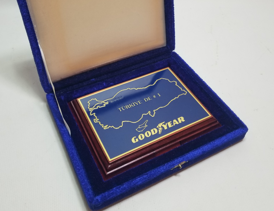 AHŞAP ÜZERİ MİNELİ GOODYEAR PLAKET