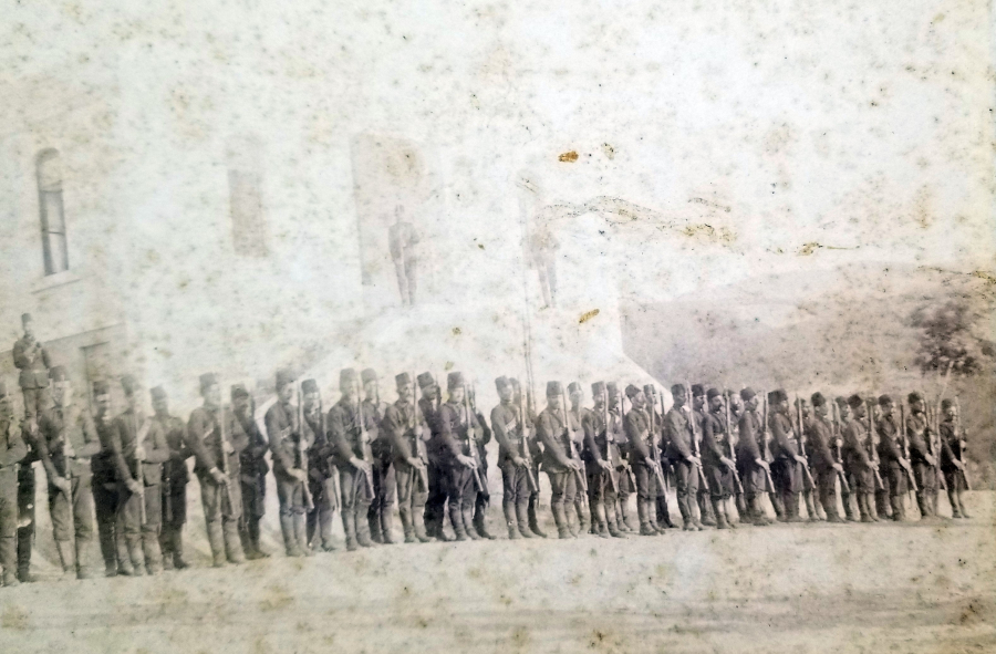 ABDÜLHAMİD HAN DÖNEMİ İÇTİMADA ASKERLER GÖRSELLİ BÜYÜK BOY OSMANLI DÖNEMİ FOTOĞRAF