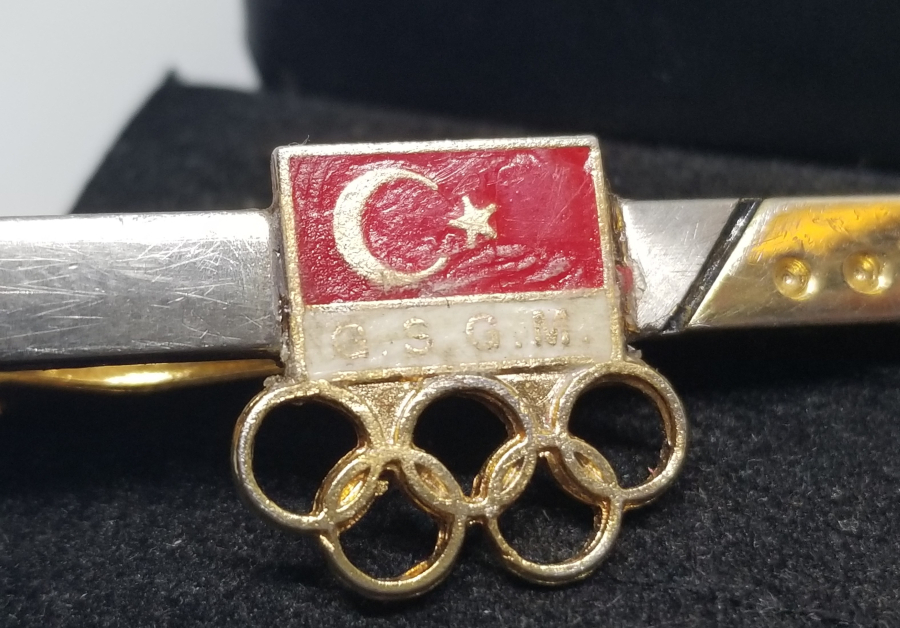 OLİMPİYATLAR KONULU ANTİKA KRAVAT İĞNESİ VE ROZET