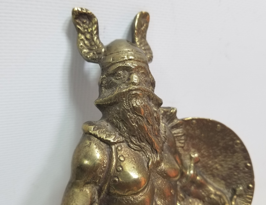 KABARTMA İŞÇİLİKLİ BRONZ DÖKÜM VİKİNG HEYKELİ