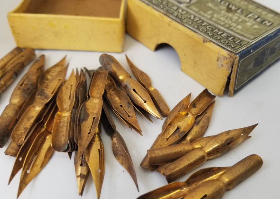 OSMANLI DÖNEMİ ORİJİNAL KUTUSUNDA DİVİT UÇLARI LOTU