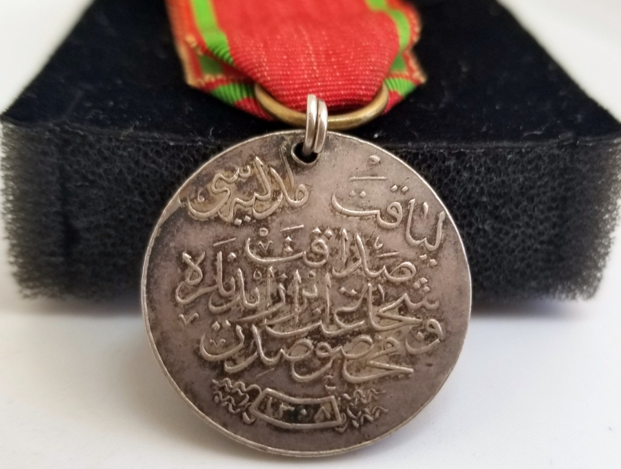 ORİJİNAL İPEK ASKISIYLA GÜMÜŞ LİYAKAT MADALYASI