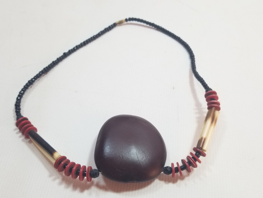 ÜZERİ DOĞAL TAŞLI BİJUTERİ GERDANLIK