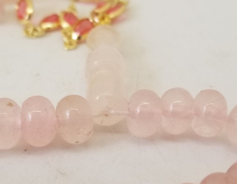 ALTIN KAPLAMA PÜSKÜLLÜ PEMBE KUVARS TESPİH