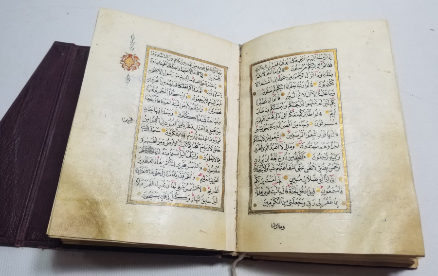 ALTIN TEZHİPLİ NADİR EL YAZMA KUR'AN-I KERİM