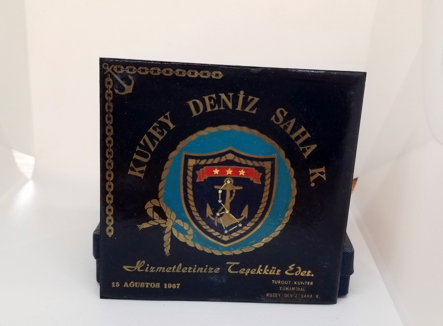 BİNBAŞI SIRRI ÖZER'E VERİLMİŞ HİZMET ŞİLTİ