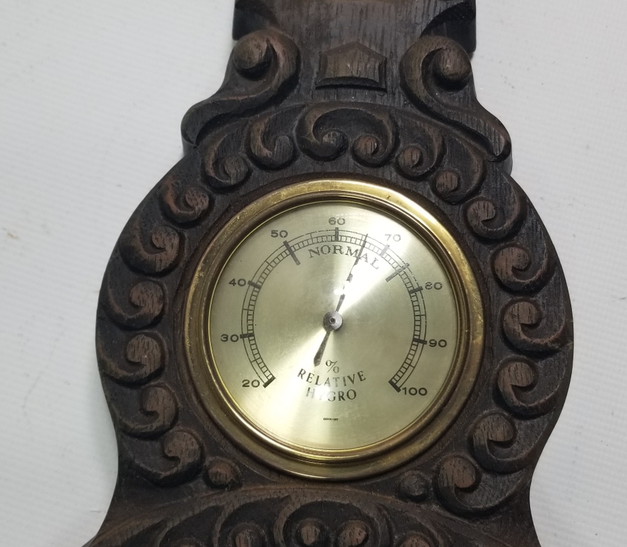 TERMOMETRE VE BAROMETRESİ MEVCUT AHŞAP DUVAR OBJESİ