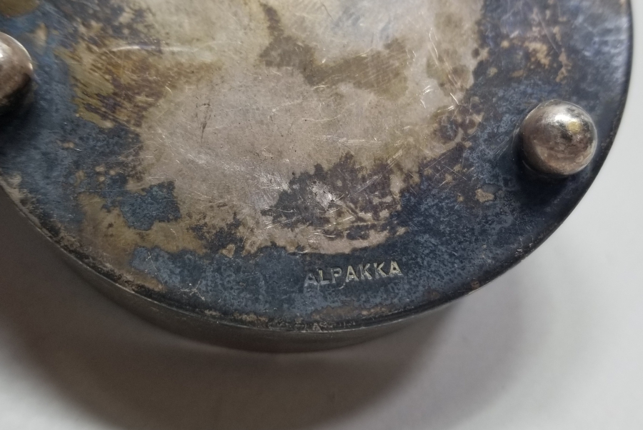 KABARTMA İŞÇİLİKLİ KAPAKLI ANTİKA ALPAKA KUTU