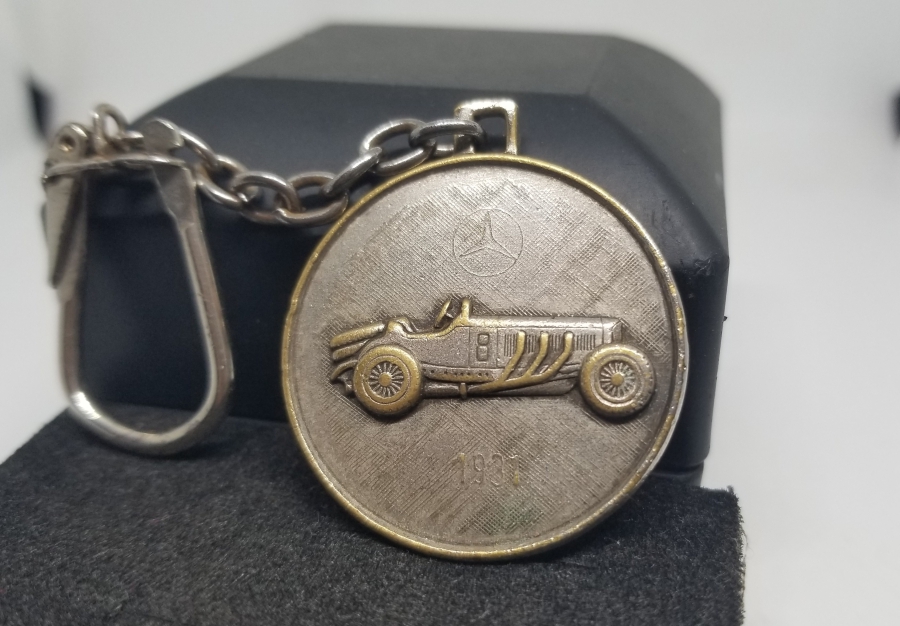 1931 YILI MERCEDES ARABA GÖRSELLİ ANTİKA ANAHTARLIK